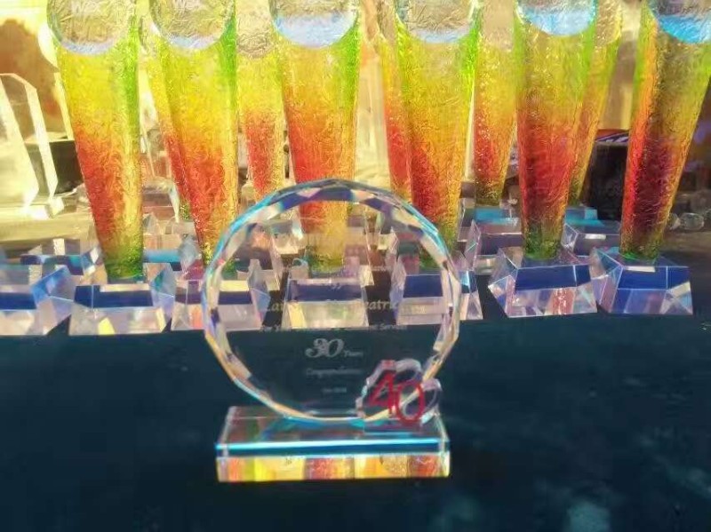 3维水晶喷砂奖杯定做 西安太阳花奖杯纪念礼品 水晶柱奖牌定做