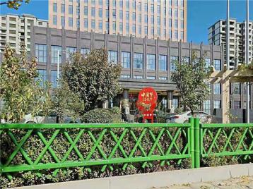 西安防腐木草坪护栏白色草坪护栏花池栏杆生产厂家