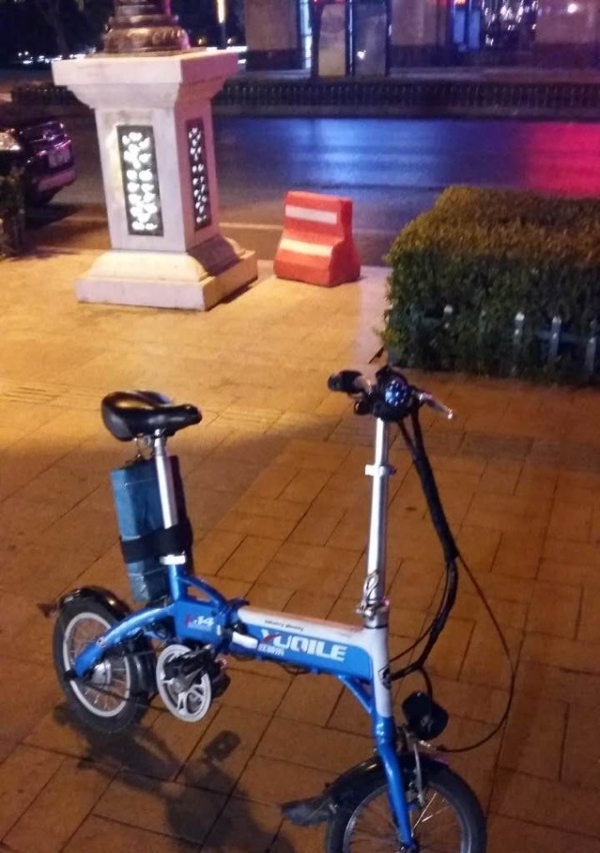 折叠电动自行车