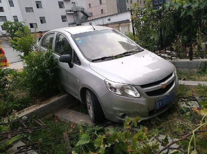 西安道路救援，电瓶搭电
