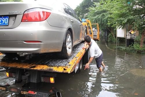 西安24小时紧急搭电 汽车送油 24小时流动补胎