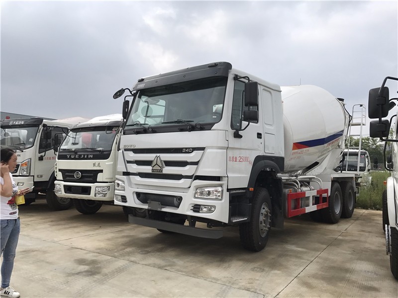7月厂家促销 重汽豪沃12方至18方搅拌车