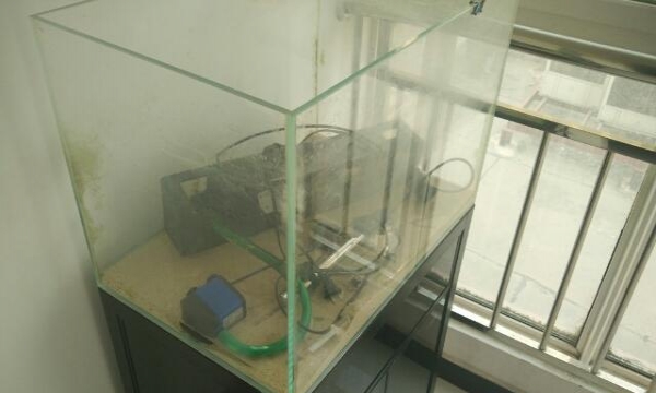 因异地搬家，特价处理鱼缸和相关设备
