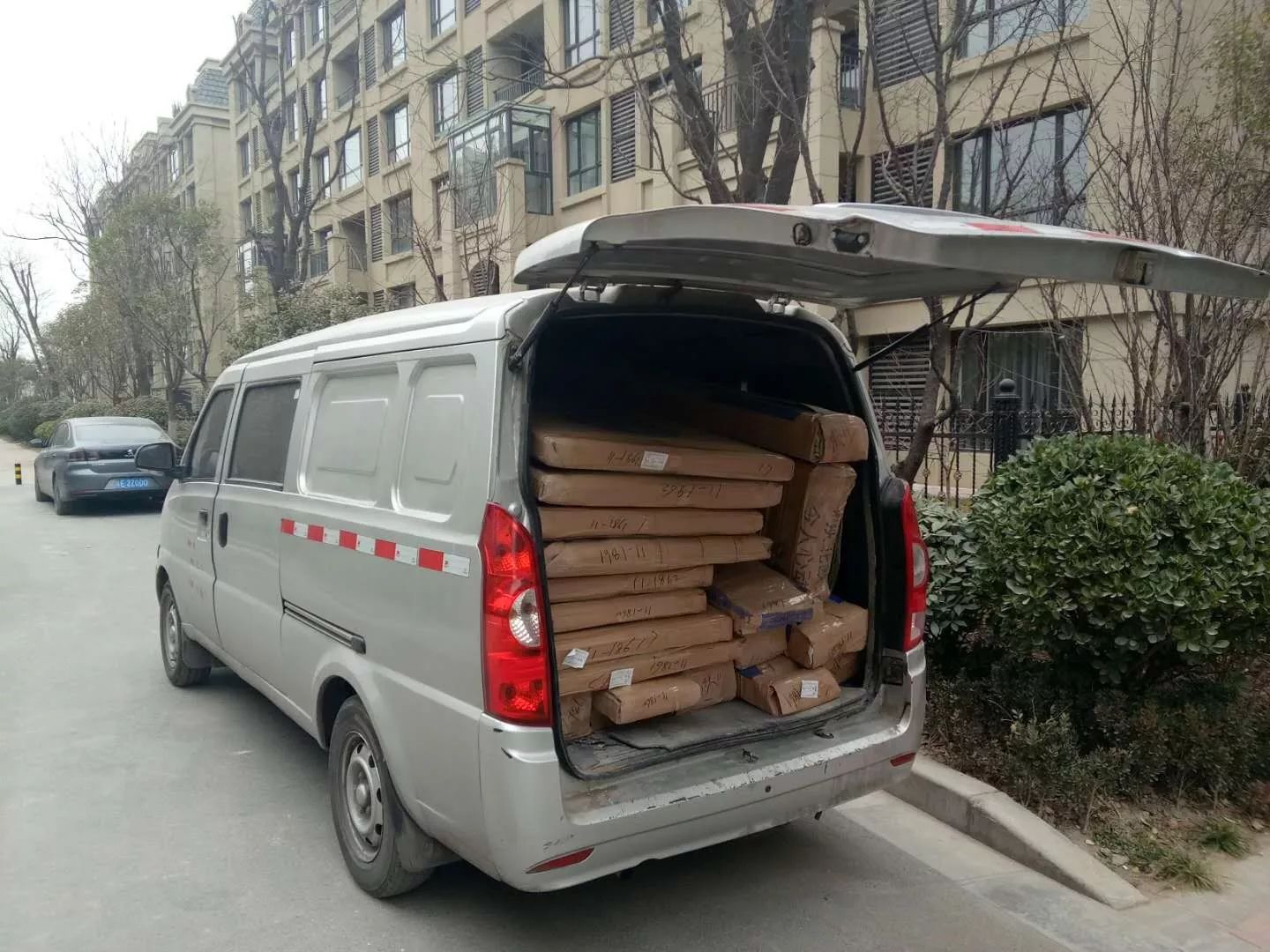 西安面包车快捷货运搬家拉货行李搬运货运的士