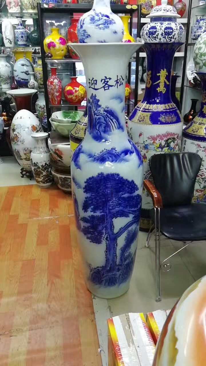 雕刻青花瓷迎客松花瓶 西安陶瓷大花瓶摆件 西安开业花瓶摆件