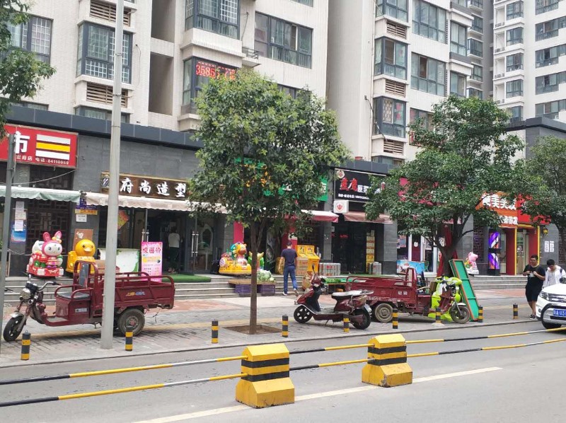 地铁口,独立门面,单价1.8万 年9%收益,即买即网签 地铁口,独立门面,单价1.8万 年9%收益,即买即网签