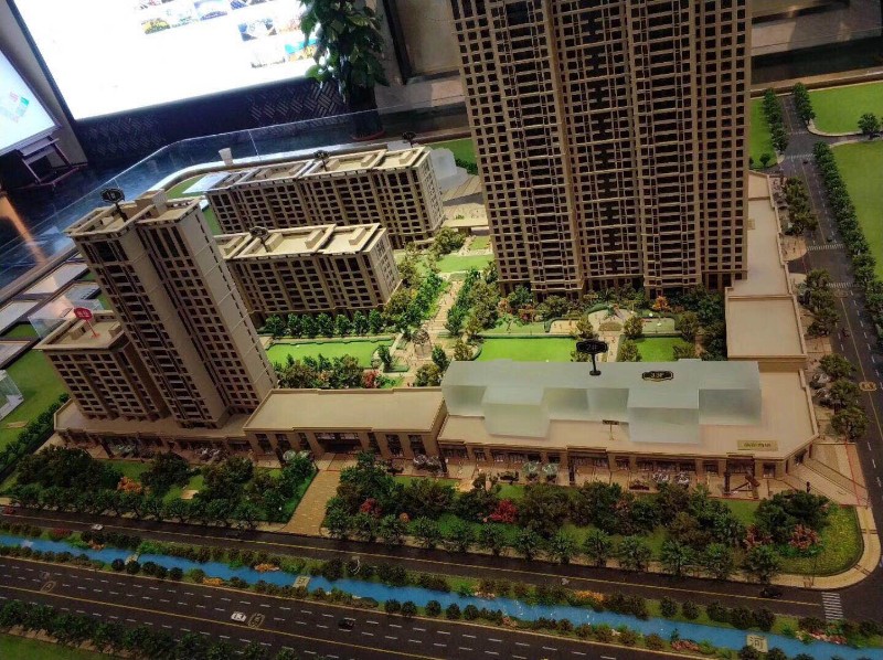 地铁口,门头33米 临街旺铺 单价1.4万业态不限马上网签