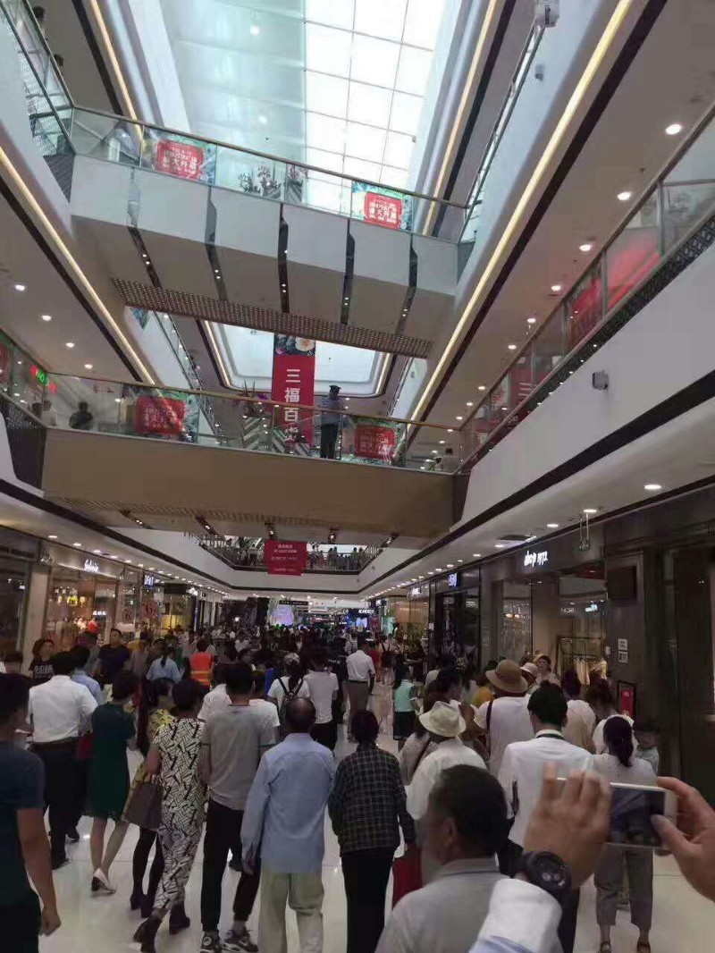 万达旁 地铁商铺 五证齐全 租金 万达旁 地铁商铺 五证齐全 租金