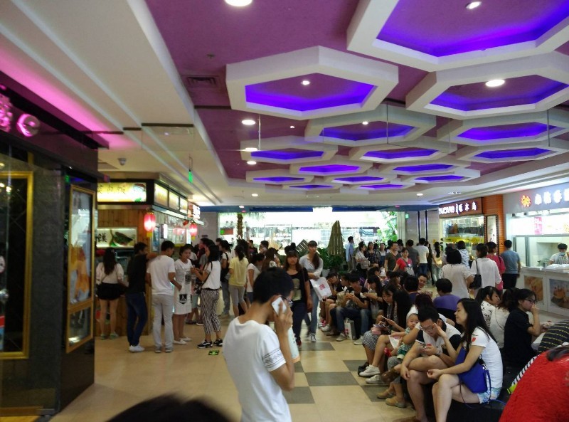 万达广场,世纪金花,旁独立产权商铺,总价 30万 一套起